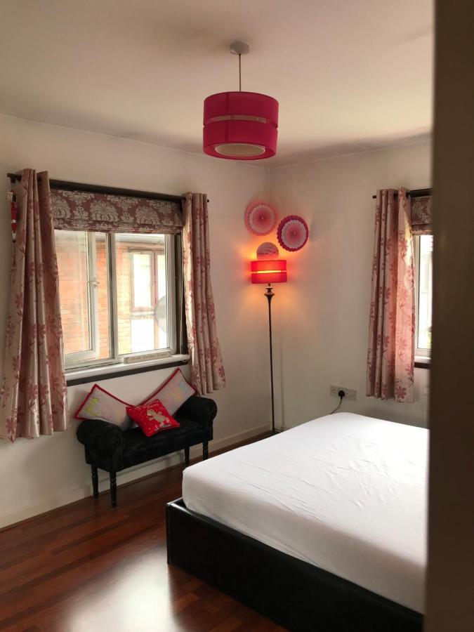 Casa de férias Spacious House 15min To Canary Wharf/o2/excel/central